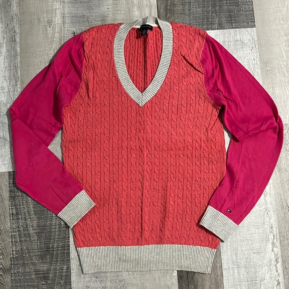 Tommy Hilfiger Ribbed Cable Knit Color Block V-Neck Sweater Coral Pink Gray Sz M - Picture 2 of 7